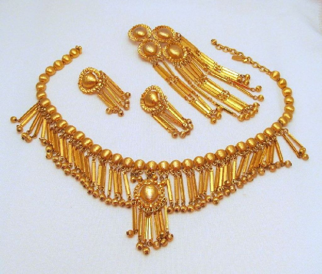 Monet Shandelle Collar Necklace Earrings Brooch Gold-tone 1971 Monet Shandelle Collar Necklace Earrings Brooch Gold-tone 1971