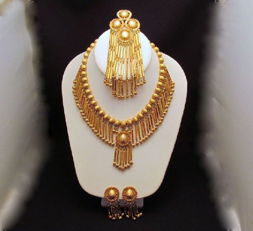 Monet Shandelle Collar Necklace Earrings Brooch Gold-tone 1971 Monet Shandelle Collar Necklace Earrings Brooch Gold-tone 1971