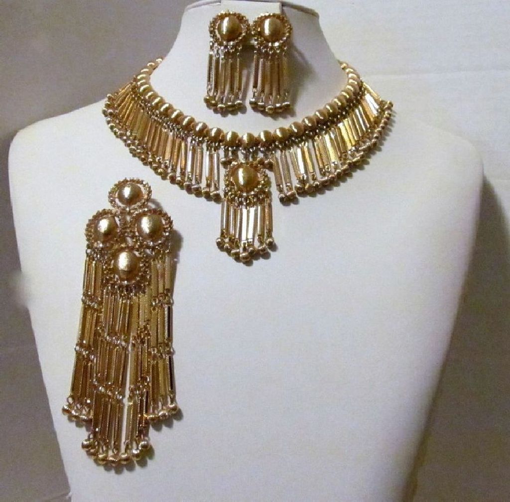 Monet Shandelle Collar Necklace Earrings Brooch Gold-tone 1971 Monet Shandelle Collar Necklace Earrings Brooch Gold-tone 1971