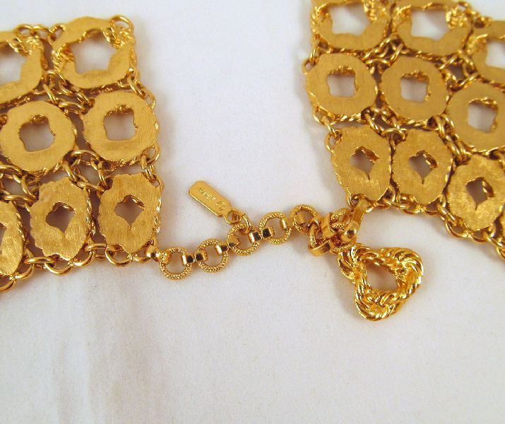 Monet Bouclais 1972 Collar Necklace Gold-tone Book Piece Monet Bouclais 1972 Collar Necklace Gold-tone Book Piece