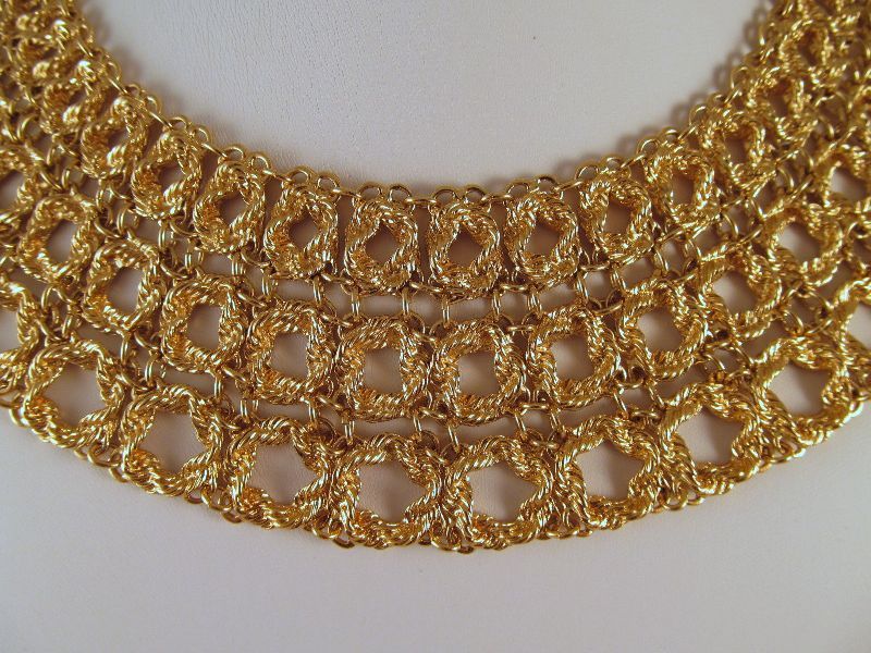 Monet Bouclais 1972 Collar Necklace Gold-tone Book Piece Monet Bouclais 1972 Collar Necklace Gold-tone Book Piece