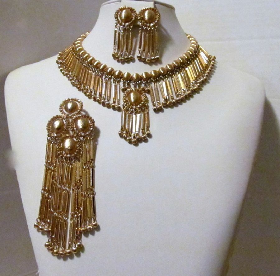 Monet Shandelle Short Collar Necklace Earrings Brooch Gold-tone 1971 Monet Shandelle Short Collar Necklace Earrings Brooch Gold-tone 1971