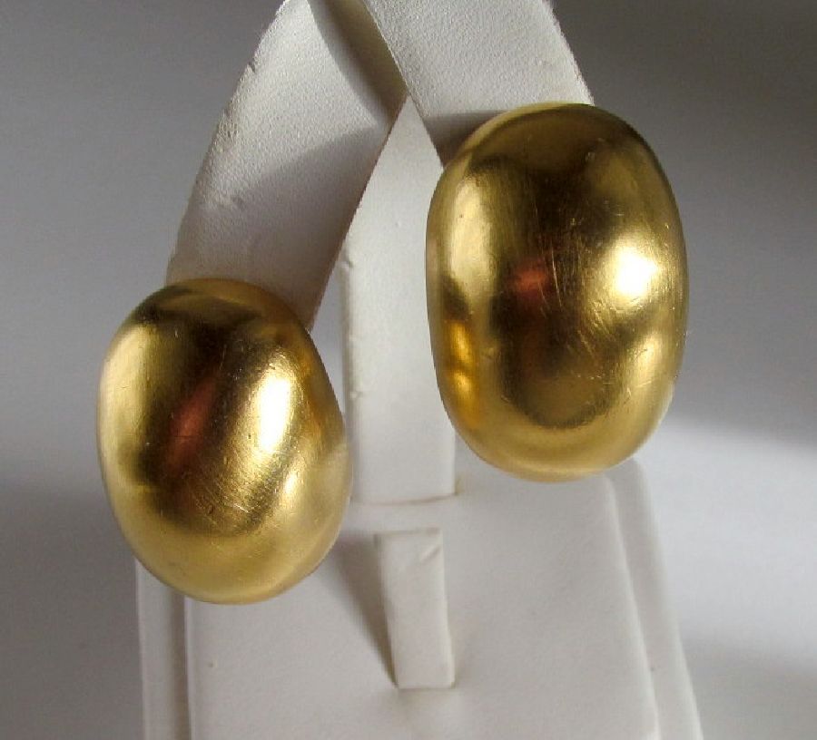 Clara Studio Gold-tone Bean Earrings Modernist Clara Kasavina Signed Clara Studio Gold-tone Bean Earrings Modernist Clara Kasavina Signed