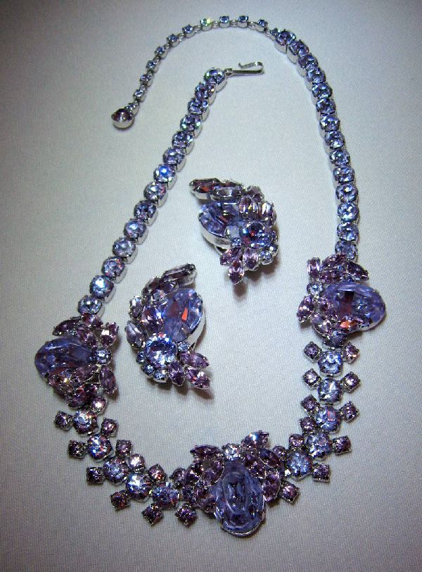 Faux Alexandrite Sherman Necklace Earrings Color Change Silver-tone Faux Alexandrite Sherman Necklace Earrings Color Change Silver-tone