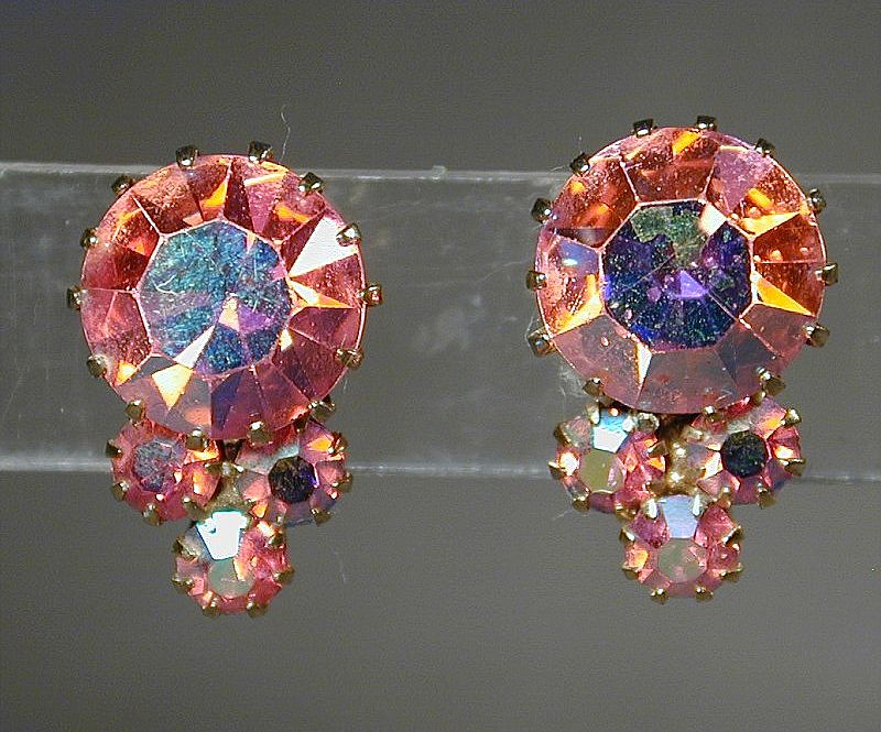 Vintage Pink Aurora Borealis Rhinestone Demi Pin & Earrings Vintage Pink Aurora Borealis Rhinestone Demi Pin & Earrings