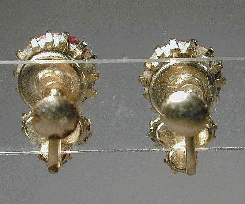 Vintage Pink Aurora Borealis Rhinestone Demi Pin & Earrings Vintage Pink Aurora Borealis Rhinestone Demi Pin & Earrings