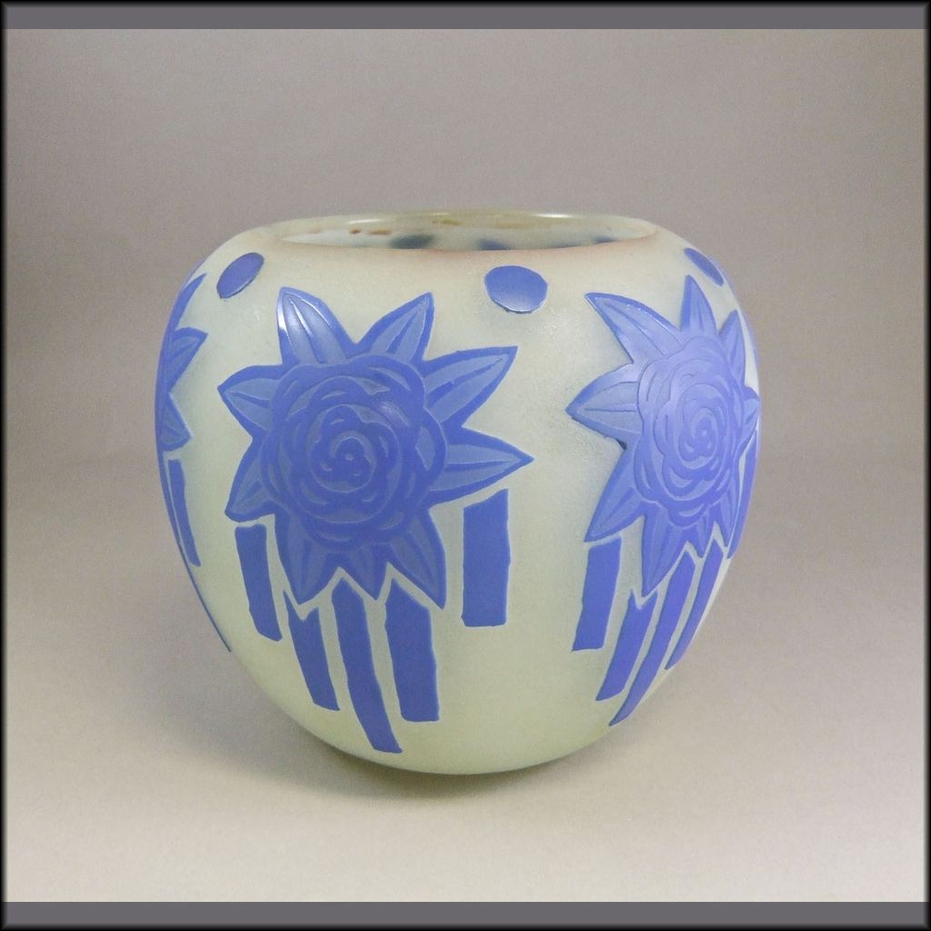 Steuben Cameo Vase 6078 with Sherwood Art Deco Acid Cut Back Decoration Steuben Cameo Vase 6078 with Sherwood Art Deco Acid Cut Back Decoration