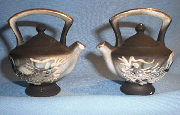 Vintage Miniature (Mini) Moriage Dragonware Teapot Salt and Pepper Shakers Vintage Miniature (Mini) Moriage Dragonware Teapot Salt and Pepper Shakers
