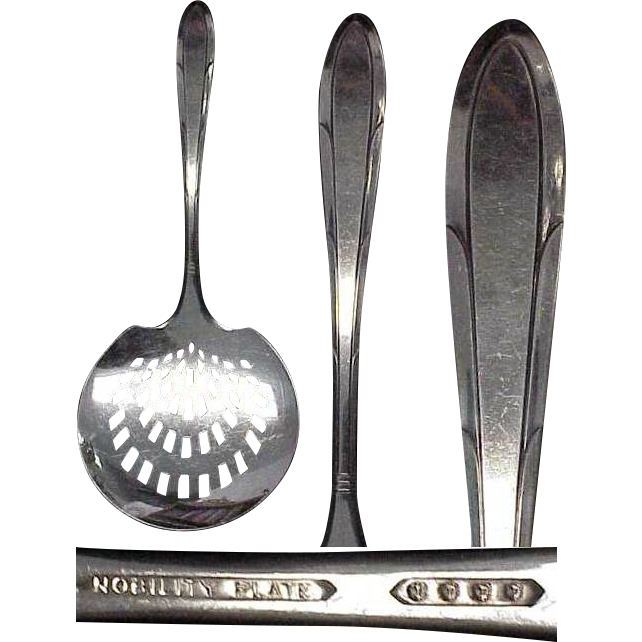 Very Deco Reverie Pattern Silverplated Tomato Server Circa 1937 Very Deco Reverie Pattern Silverplated Tomato Server Circa 1937