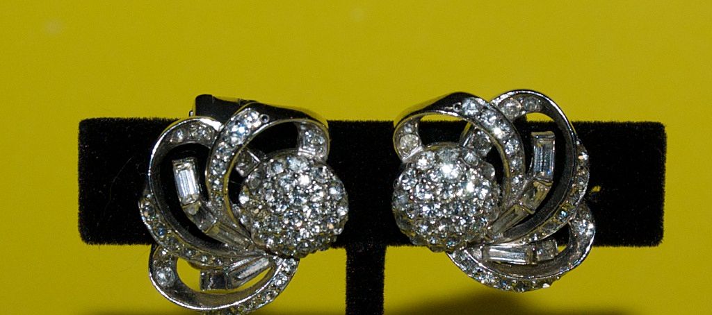 Elegant Cosmic Shooting Stars Rhinestone Earrings signed " Boucher" Elegant Cosmic Shooting Stars Rhinestone Earrings signed " Boucher"