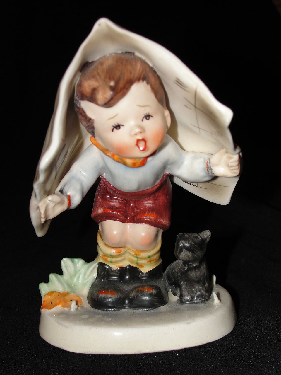 Vintage Napco Figurine Keeping Dry Vintage Napco Figurine Keeping Dry