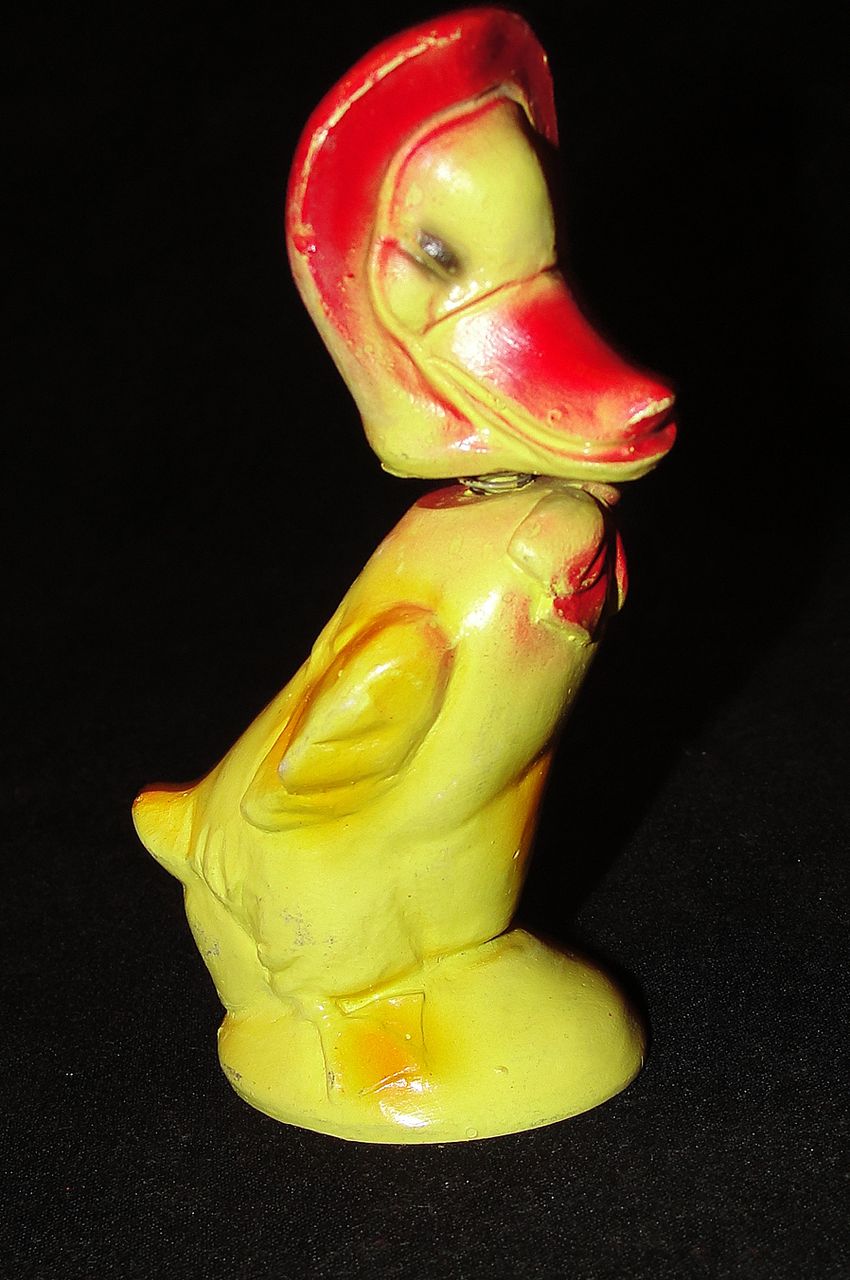 Chalkware Mama Duck with Bonnet Nodder Chalkware Mama Duck with Bonnet Nodder