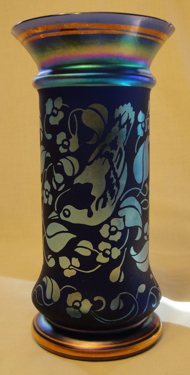 Don Fenton Memorial Woodland's Edge Favrene Etched Glass Vase Don Fenton Memorial Woodland's Edge Favrene Etched Glass Vase