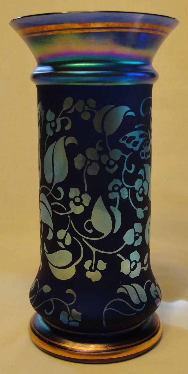 Don Fenton Memorial Woodland's Edge Favrene Etched Glass Vase Don Fenton Memorial Woodland's Edge Favrene Etched Glass Vase