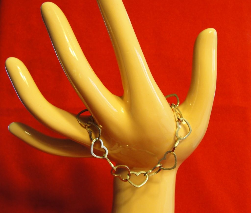 Open Heart Sterling Silver Bracelet - 7 inches in Length Open Heart Sterling Silver Bracelet - 7 inches in Length