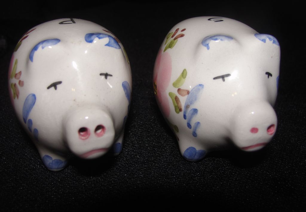 Flower Power Pig Salt and Pepper Shakers Flower Power Pig Salt and Pepper Shakers