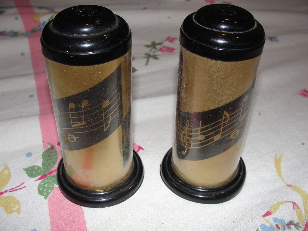Musical cylinder Salt and Pepper Shakers Musical cylinder Salt and Pepper Shakers