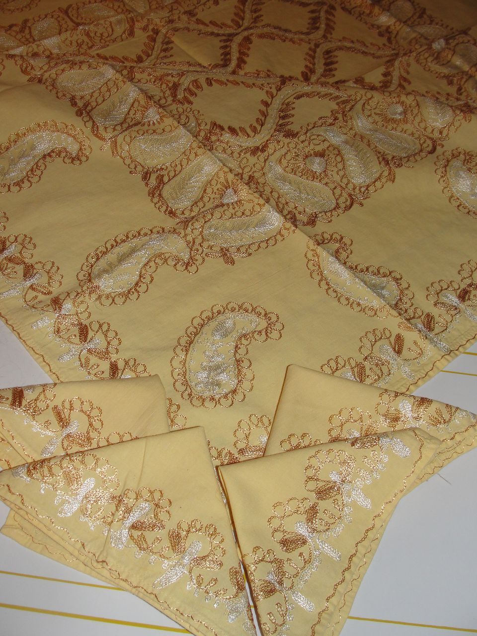 Golden Embroidery Tablecloth w/4 Napkins Golden Embroidery Tablecloth w/4 Napkins