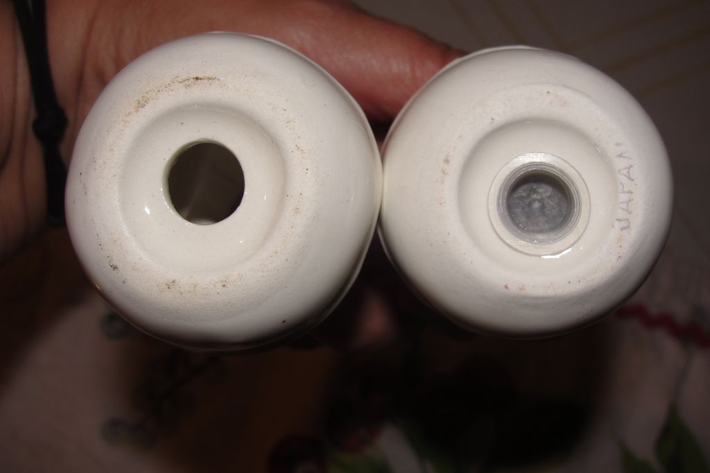 Miss Muff Snow-ladies Salt and Pepper shakers Miss Muff Snow-ladies Salt and Pepper shakers
