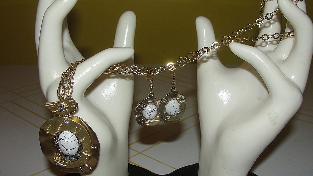 Big Bold 80's Pendant and J-hook Earrings - Free Shipping Big Bold 80's Pendant and J-hook Earrings - Free Shipping