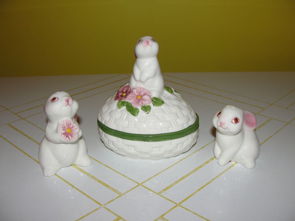 Avon Bunny Salt and Pepper Shakers with Sugar Bowl. Avon Bunny Salt and Pepper Shakers with Sugar Bowl.