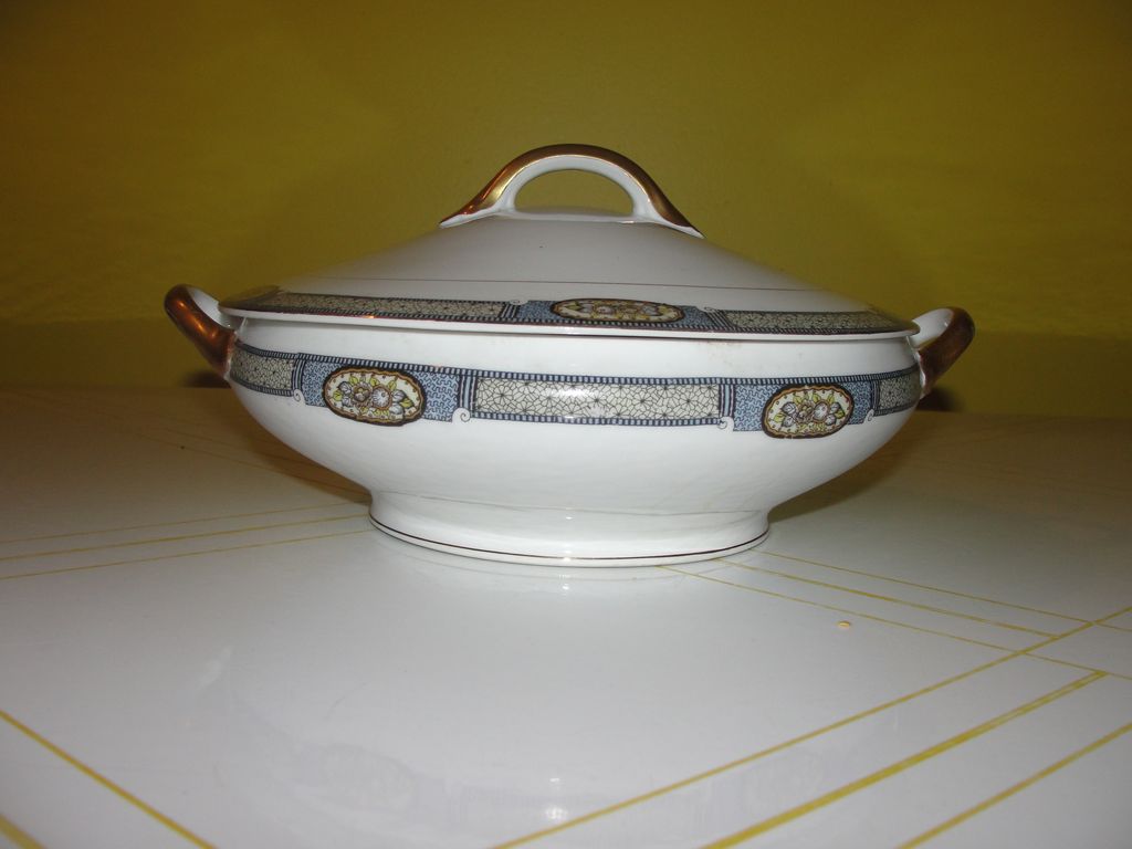 Noritake "Moravia" 8'' Covered Dish Noritake "Moravia" 8'' Covered Dish