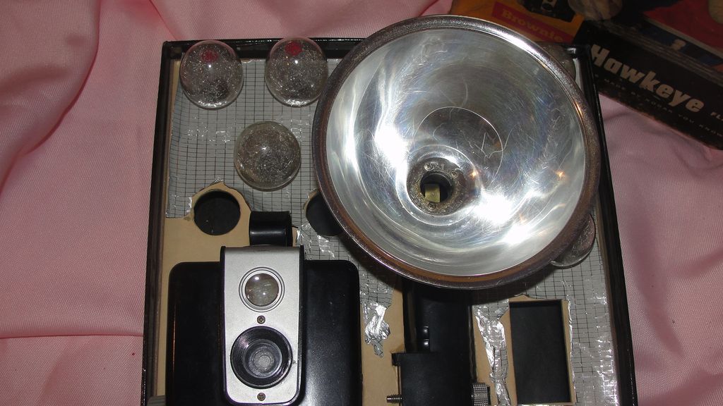 Kodak Brownie Hawkeye No 171L Camera in Box Kodak Brownie Hawkeye No 171L Camera in Box