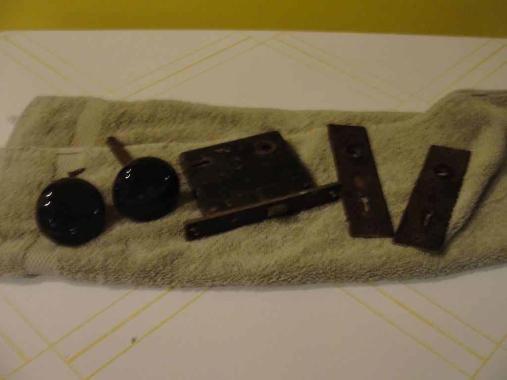 Black Porcelain Door Knob with Copper Plate and Lock Black Porcelain Door Knob with Copper Plate and Lock