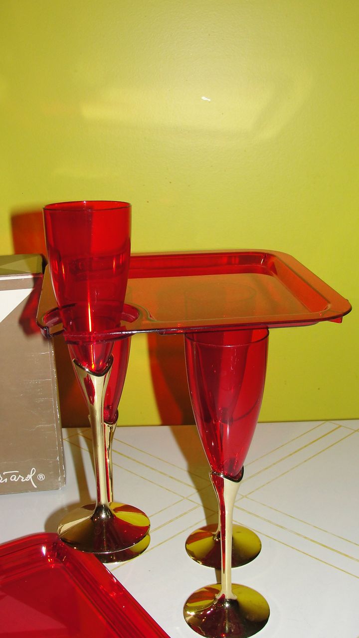 Perfect for a Party Georges Briard Shimmer Red 8 piece Hostess Set E4605-00 Perfect for a Party Georges Briard Shimmer Red 8 piece Hostess Set E4605-00
