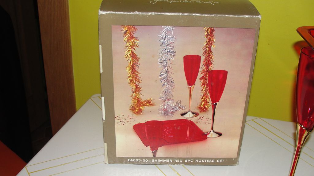 Perfect for a Party Georges Briard Shimmer Red 8 piece Hostess Set E4605-00 Perfect for a Party Georges Briard Shimmer Red 8 piece Hostess Set E4605-00