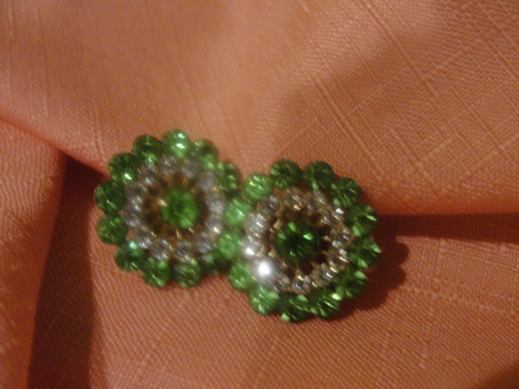 Green Go round Screw Back earrings - Free Shipping Green Go round Screw Back earrings - Free Shipping