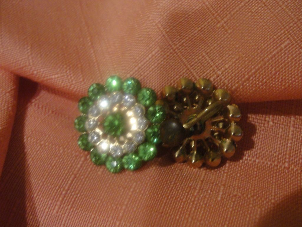 Green Go round Screw Back earrings - Free Shipping Green Go round Screw Back earrings - Free Shipping
