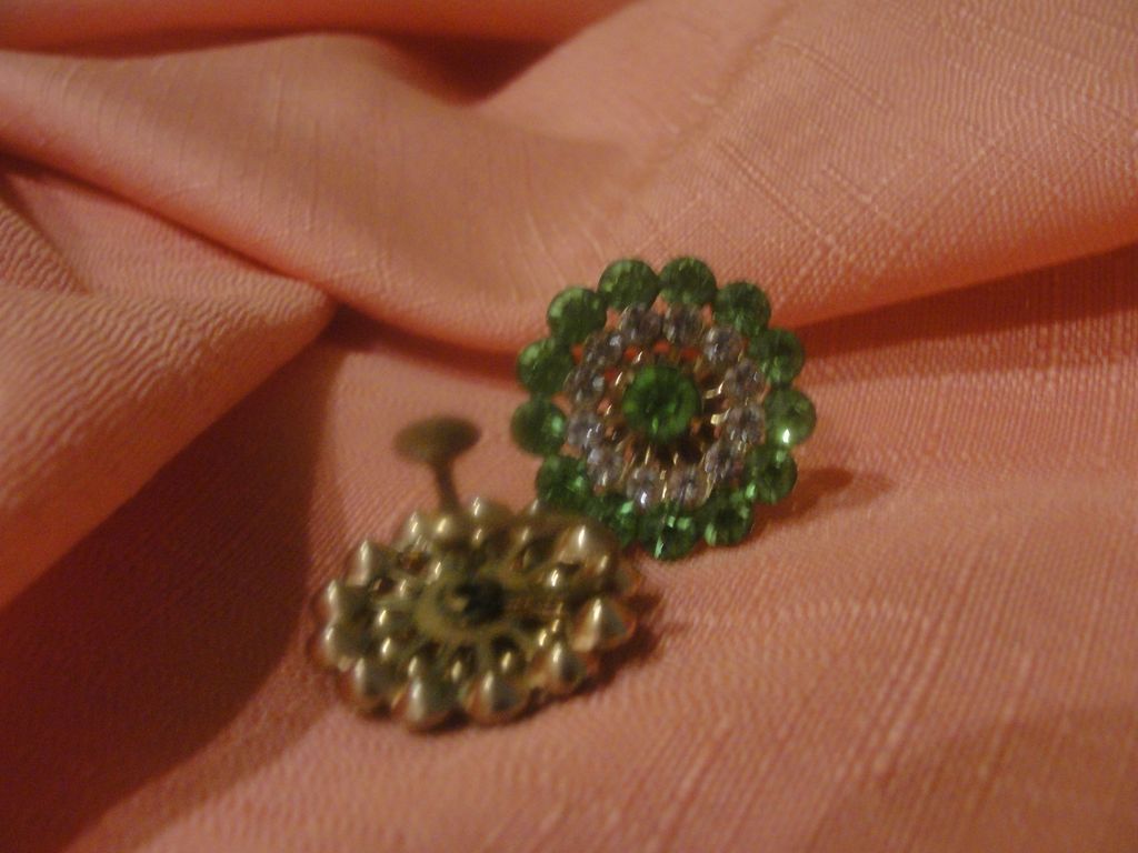 Green Go round Screw Back earrings - Free Shipping Green Go round Screw Back earrings - Free Shipping