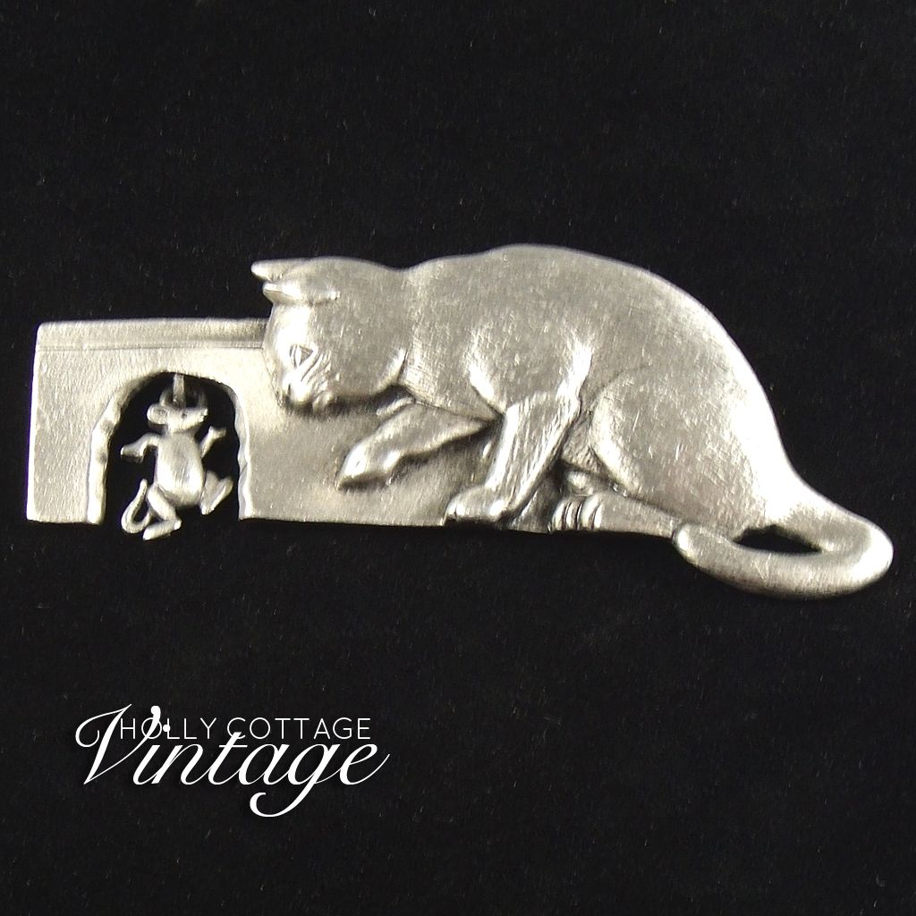 Vintage pewter cat & mouse pin Vintage pewter cat & mouse pin