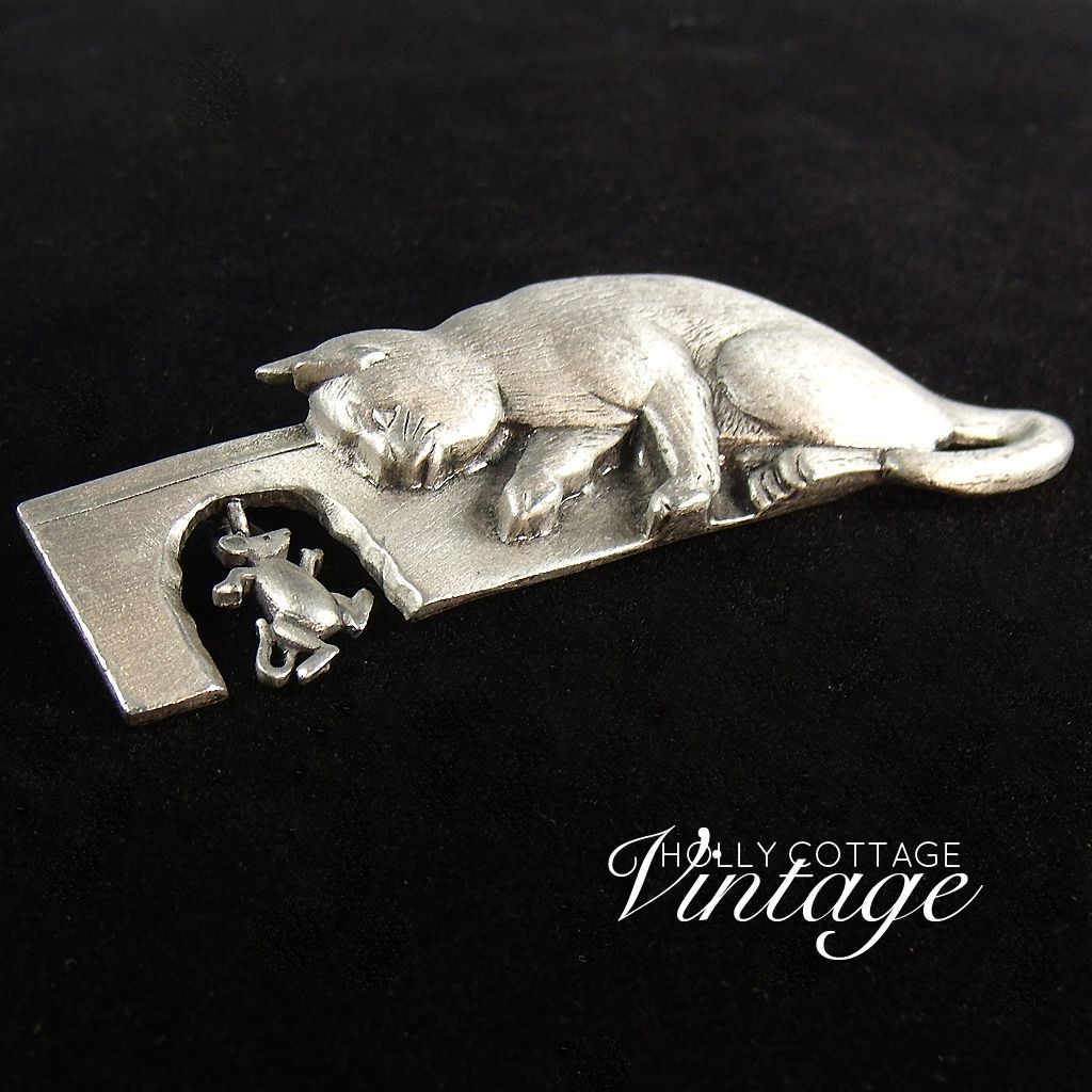 Vintage pewter cat & mouse pin Vintage pewter cat & mouse pin