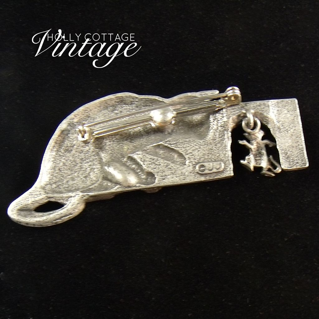 Vintage pewter cat & mouse pin Vintage pewter cat & mouse pin