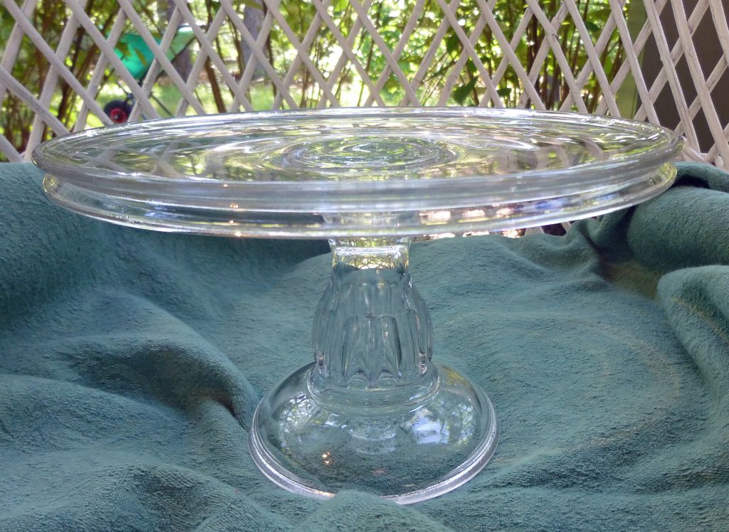 Antique Pedestal Based Cake Stand Antique Pedestal Based Cake Stand