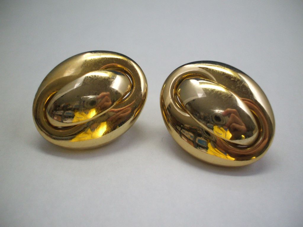 Napier Gold Tone Oval Clip Earrings Napier Gold Tone Oval Clip Earrings