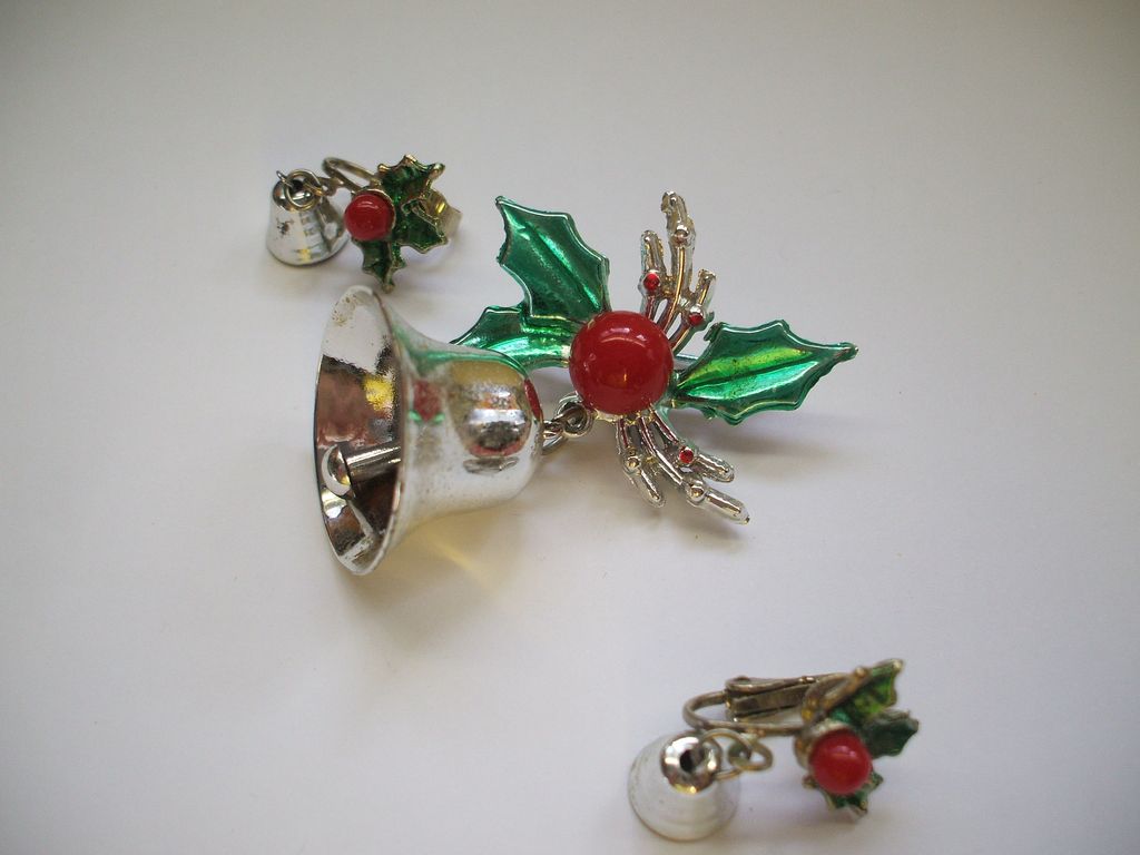 Christmas Bell Pin & Earrings Set Silver Tone Metal Christmas Bell Pin & Earrings Set Silver Tone Metal