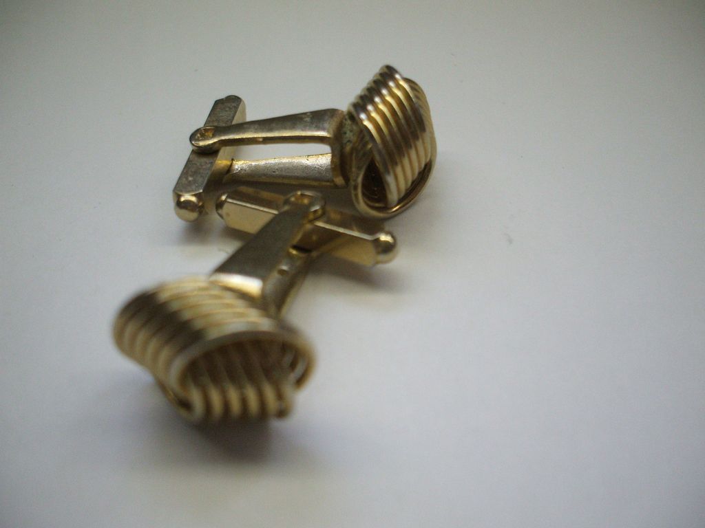 Gold Tone Six Wire Love Knot Cufflinks Gold Tone Six Wire Love Knot Cufflinks