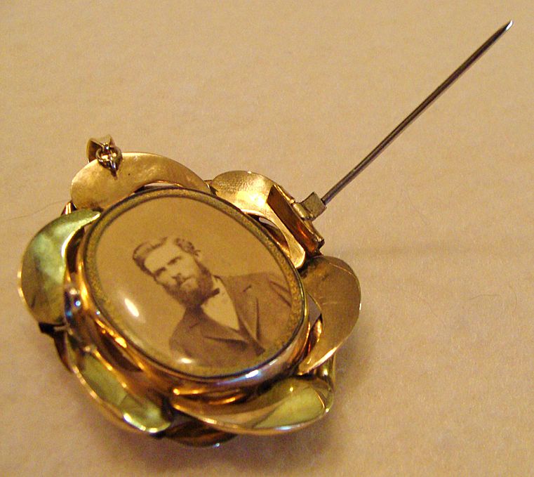 *Victorian Dual Pendant and Brooch *Victorian Dual Pendant and Brooch