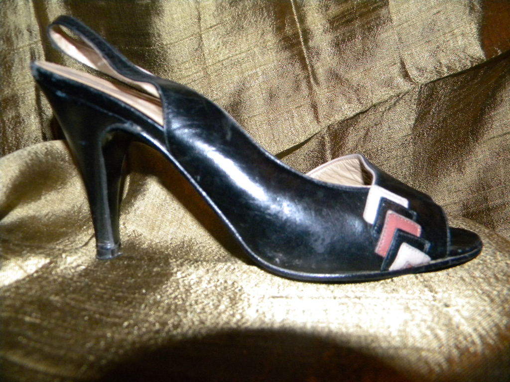 VTG Ladies Garolini Italian Navy Blue Slingback Pumps 4 1/2M VTG Ladies Garolini Italian Navy Blue Slingback Pumps 4 1/2M