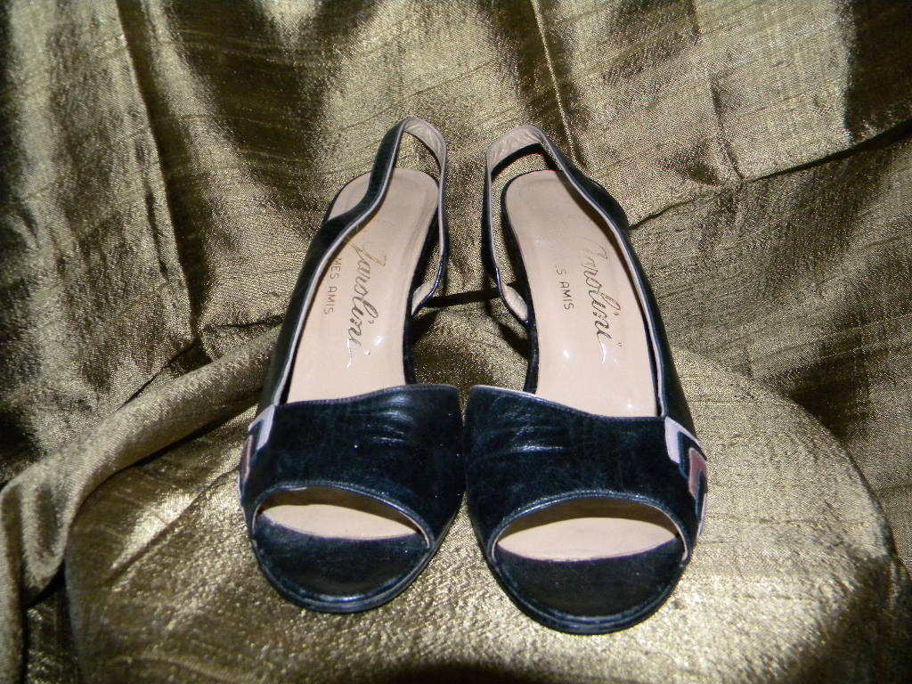 VTG Ladies Garolini Italian Navy Blue Slingback Pumps 4 1/2M VTG Ladies Garolini Italian Navy Blue Slingback Pumps 4 1/2M