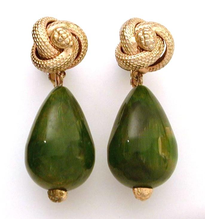 Creamed Spinach Bakelite Necklace & Earrings Signed Marvella Creamed Spinach Bakelite Necklace & Earrings Signed Marvella