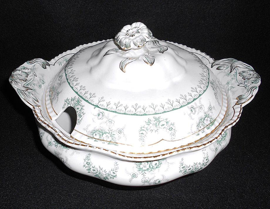 John Maddock & Sons Tureen 'Warwick' Royal Vitreous John Maddock & Sons Tureen 'Warwick' Royal Vitreous