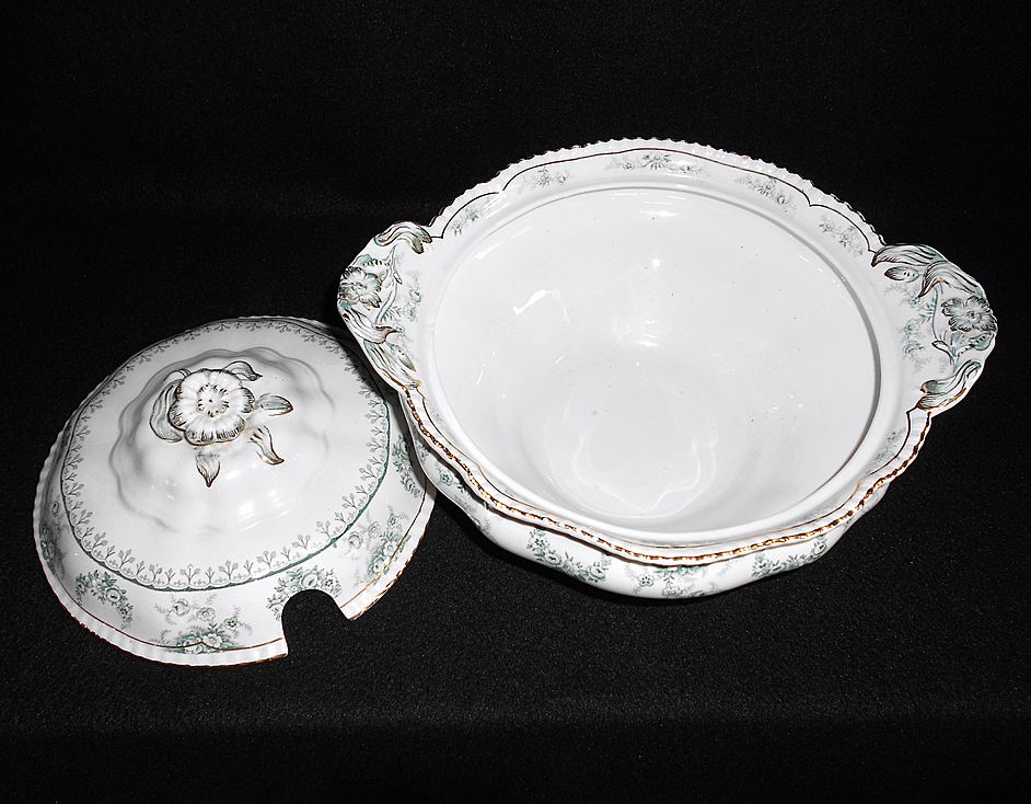 John Maddock & Sons Tureen 'Warwick' Royal Vitreous John Maddock & Sons Tureen 'Warwick' Royal Vitreous