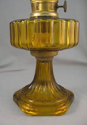 Aladdin Lamp Wick on Aladdin B 101 Amber Corinthian Kerosene Lamp 1935 1936 From