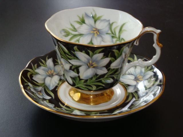 Royal Albert England Provincial Flowers Series - Madonna Lily - Prairie Crocus - Pitcher Plant - Alberta Rose - Prairie Lily - Mountain Avens - Mayflower Royal Albert England Provincial Flowers Series - Madonna Lily - Prairie Crocus - Pitcher Plant - Alberta Rose - Prairie Lily - Mountain Avens - Mayflower