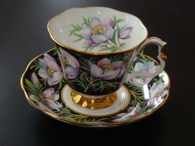 Royal Albert England Provincial Flowers Series - Madonna Lily - Prairie Crocus - Pitcher Plant - Alberta Rose - Prairie Lily - Mountain Avens - Mayflower Royal Albert England Provincial Flowers Series - Madonna Lily - Prairie Crocus - Pitcher Plant - Alberta Rose - Prairie Lily - Mountain Avens - Mayflower