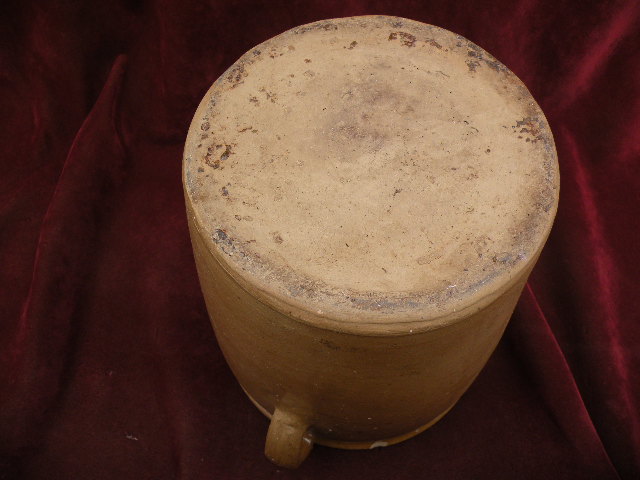 American folk art stoneware two gallon crock American folk art stoneware two gallon crock